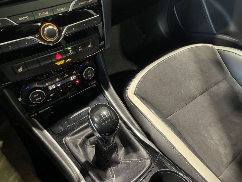 Infiniti Q30  Infiniti Q30 1.5 d Sport