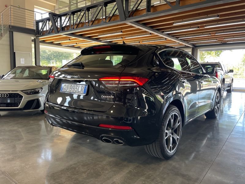 Maserati Levante  330 CV MHEV GT
