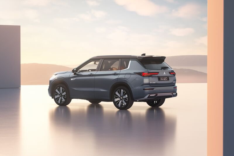 Mitsubishi   2.4L PHEV INFORM
