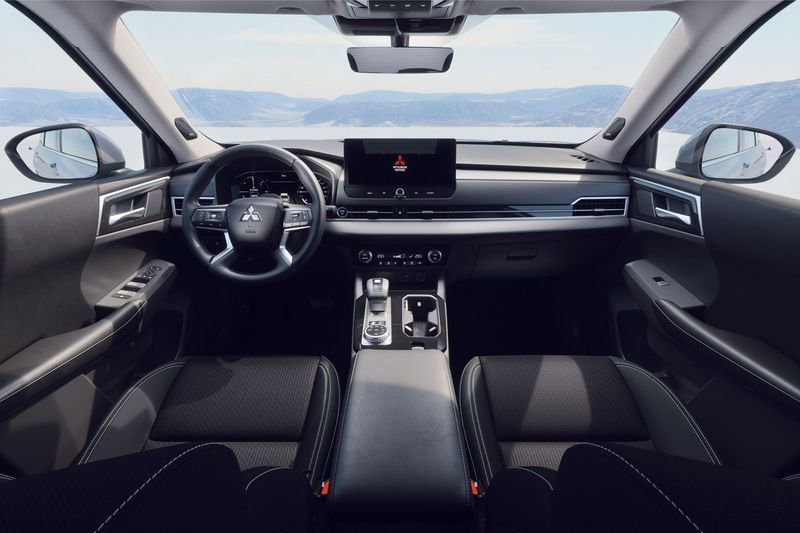 Mitsubishi   2.4L PHEV INSTYLE