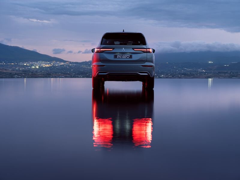 Mitsubishi   2.4L PHEV INSTYLE