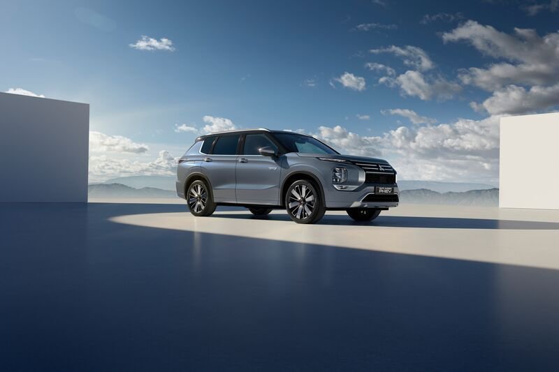 Mitsubishi   2.4L PHEV INSTYLE