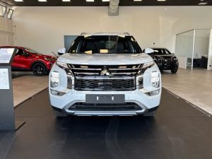 Mitsubishi   2.4L PHEV INTENSE