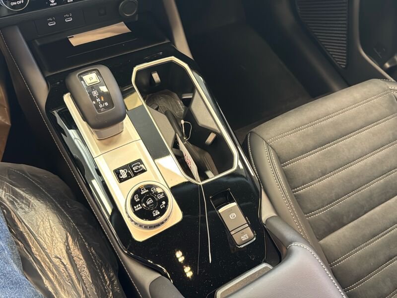 Mitsubishi   2.4L PHEV INTENSE