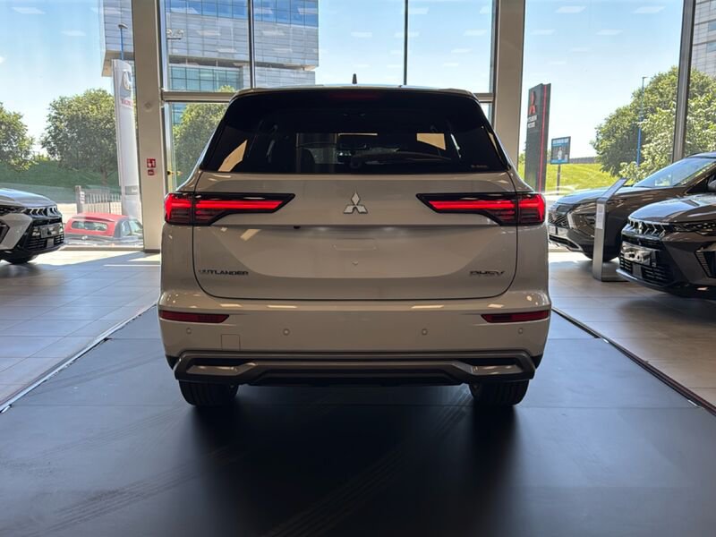 Mitsubishi   2.4L PHEV INTENSE