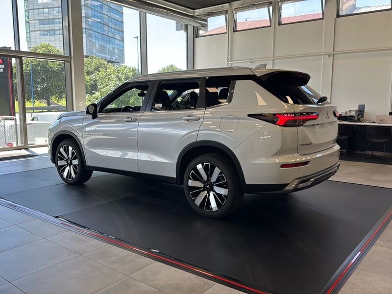 Mitsubishi   2.4L PHEV INTENSE