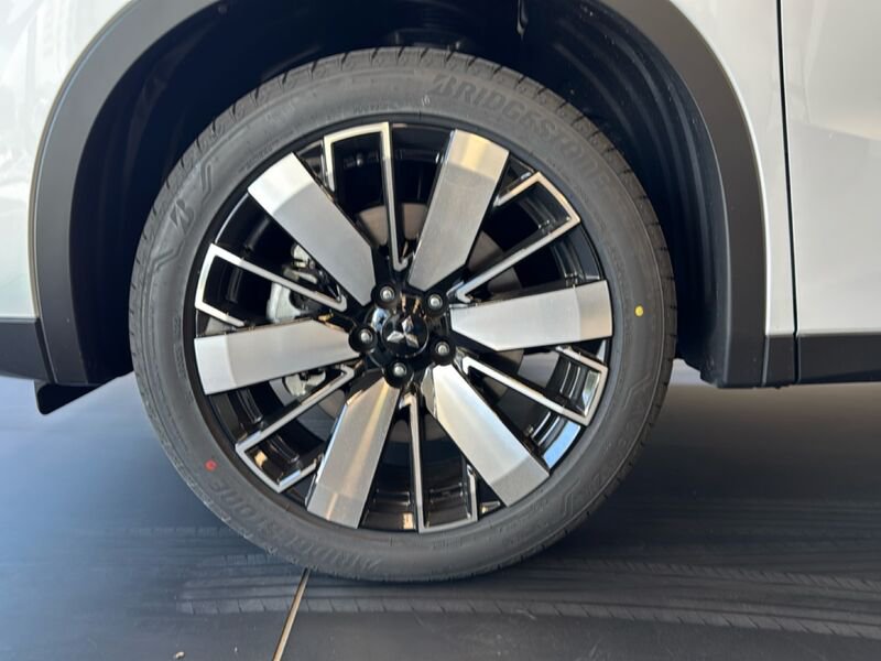 Mitsubishi   2.4L PHEV INTENSE