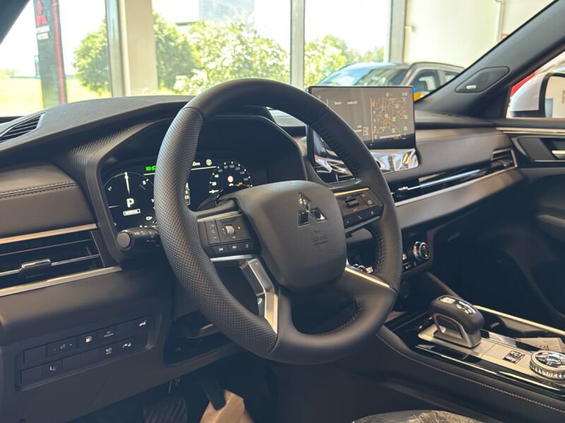 Mitsubishi   2.4L PHEV INTENSE