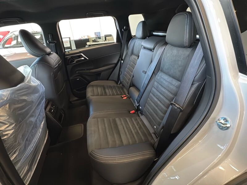 Mitsubishi   2.4L PHEV INTENSE