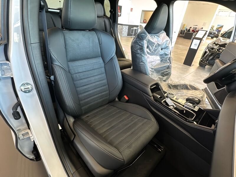 Mitsubishi   2.4L PHEV INTENSE