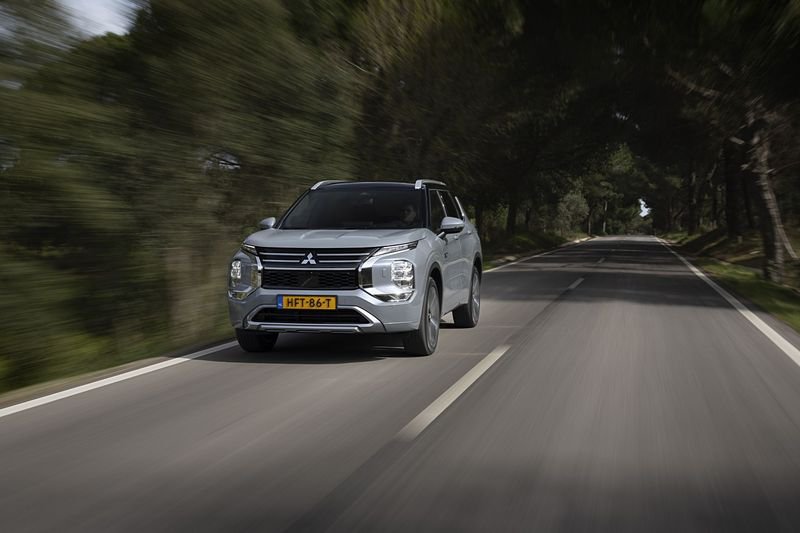 Mitsubishi   2.4L PHEV INTENSE
