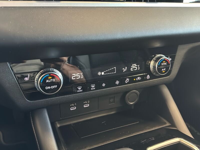 Mitsubishi   2.4L PHEV INTENSE