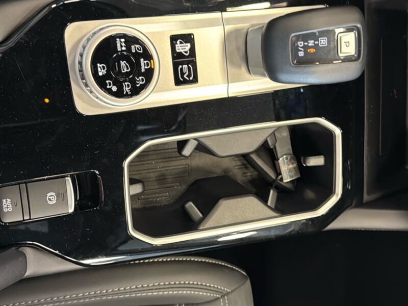 Mitsubishi   2.4L PHEV INTENSE