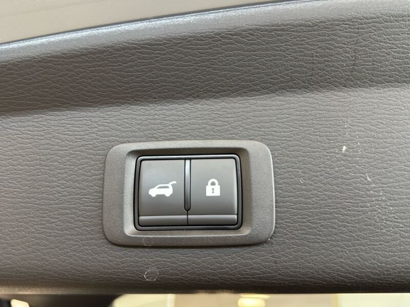 Mitsubishi   2.4L PHEV INTENSE