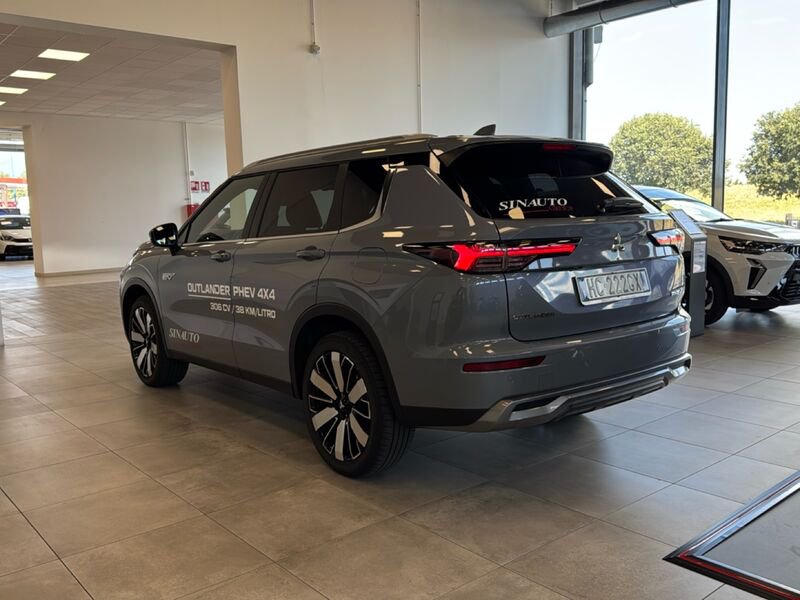Mitsubishi   2.4L PHEV INTENSE
