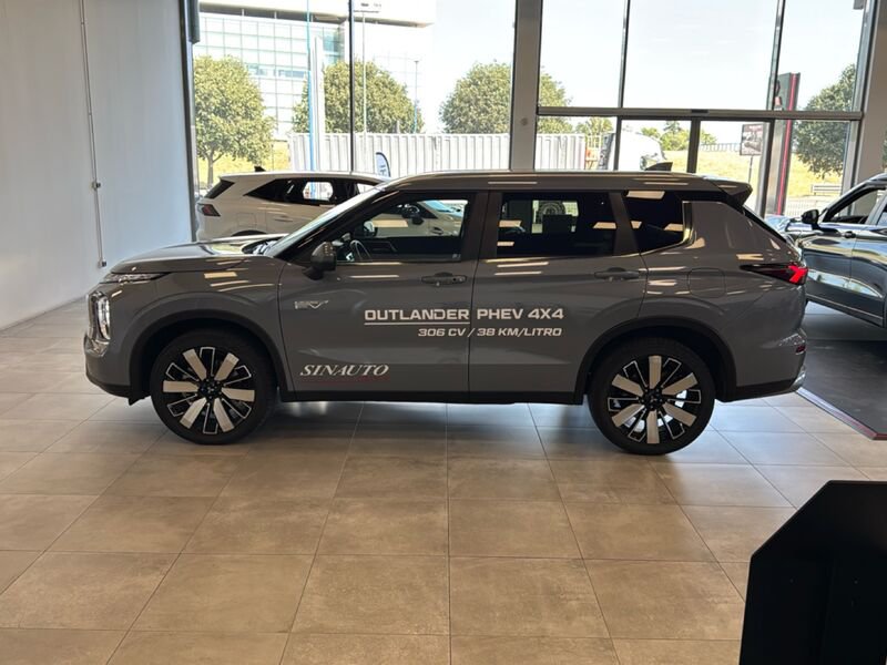 Mitsubishi   2.4L PHEV INTENSE