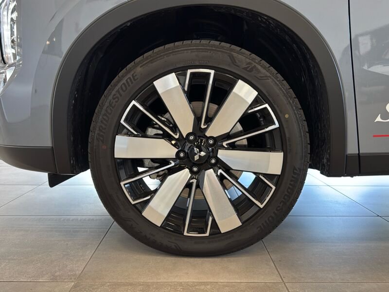 Mitsubishi   2.4L PHEV INTENSE