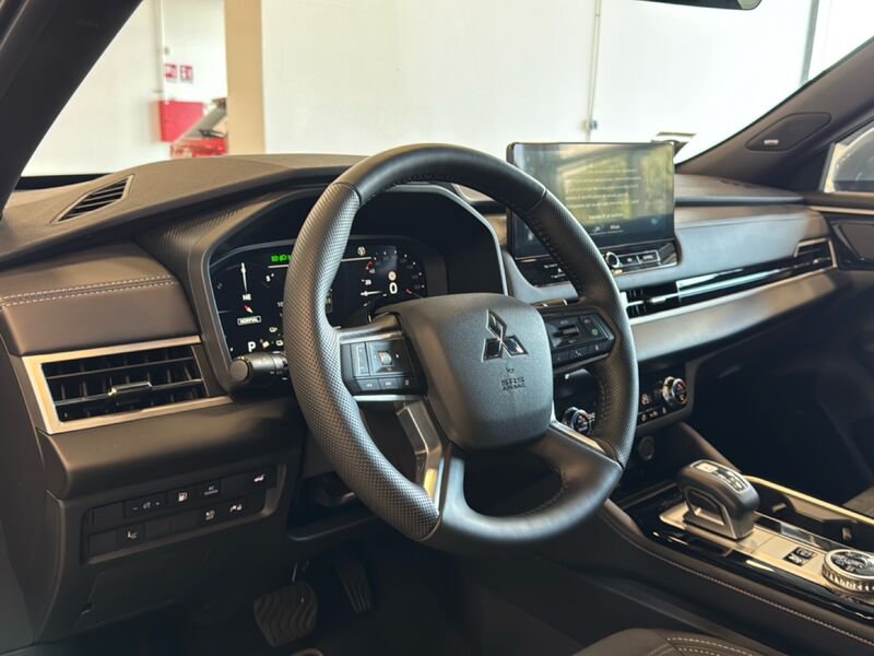 Mitsubishi   2.4L PHEV INTENSE