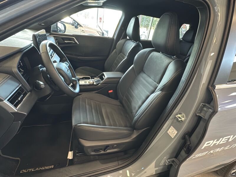 Mitsubishi   2.4L PHEV INTENSE
