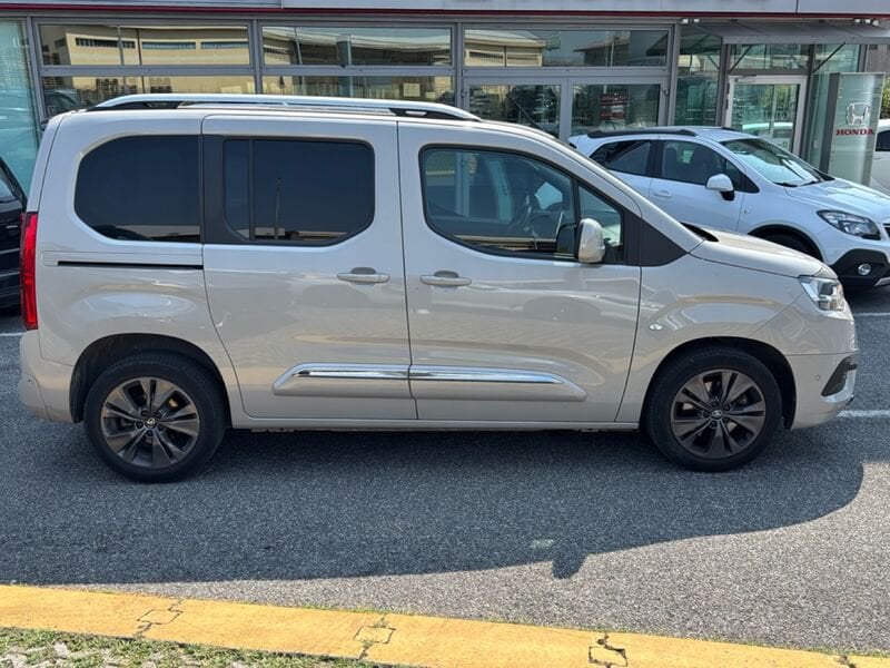 Toyota   1.2P 130Cv S&S A/T L2 D Luxury Tetto