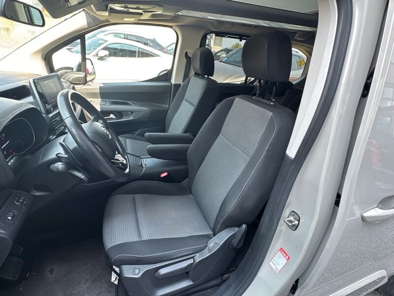 Toyota   1.2P 130Cv S&S A/T L2 D Luxury Tetto