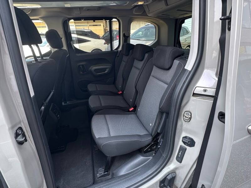 Toyota   1.2P 130Cv S&S A/T L2 D Luxury Tetto